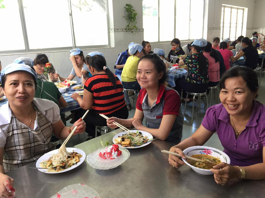 Bữa ăn của công nhân phải bảo đảm an toàn 